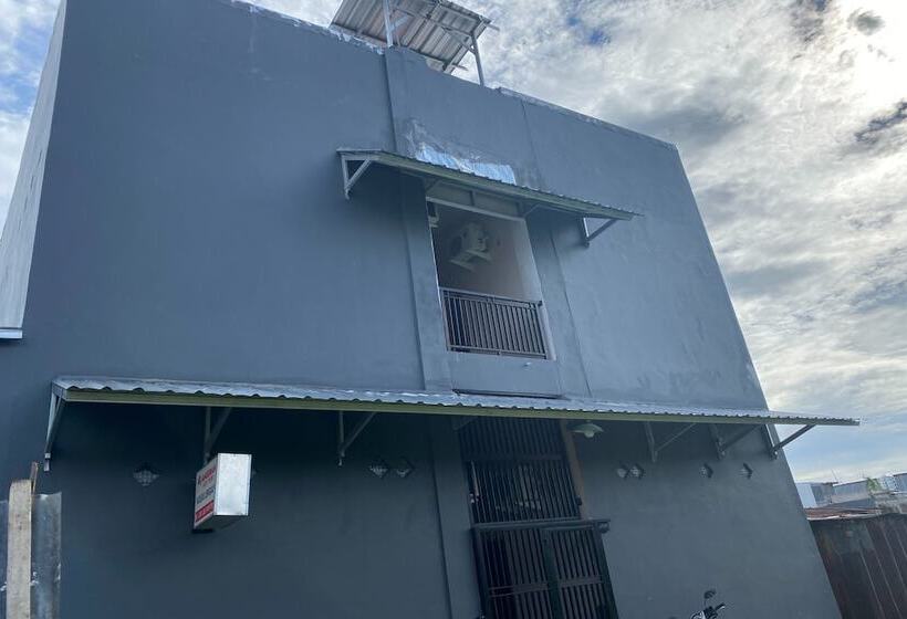 فندق Oyo 93536 Pondok Almirah