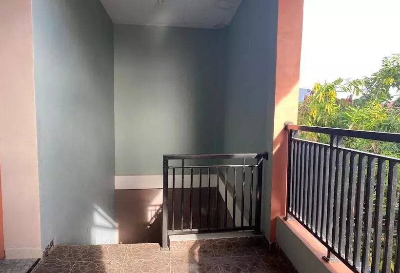 Hotelli Oyo 93536 Pondok Almirah