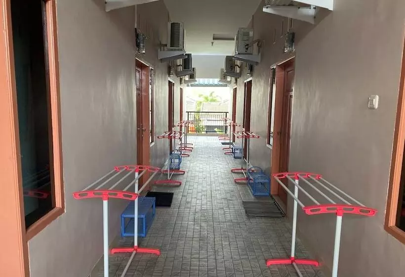 Hotelli Oyo 93536 Pondok Almirah