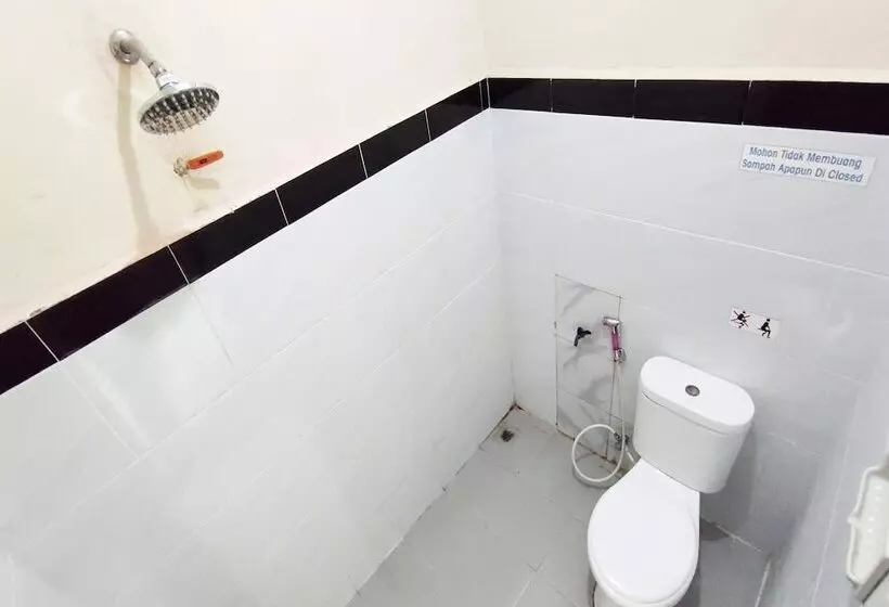 Hotelli Oyo 93536 Pondok Almirah