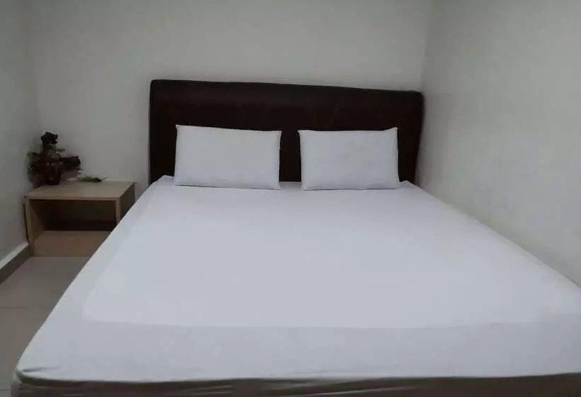 Hotelli Oyo 93536 Pondok Almirah