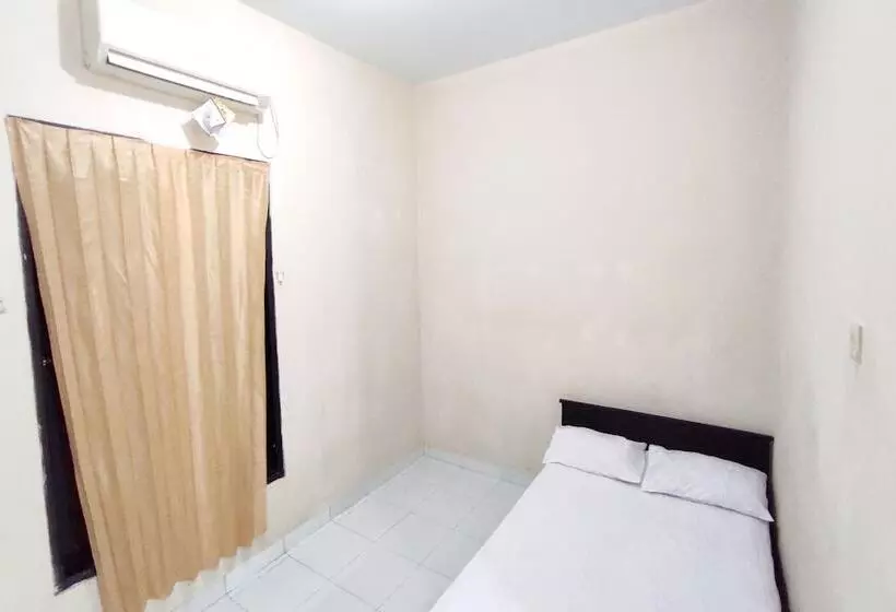 Hotelli Oyo 93536 Pondok Almirah