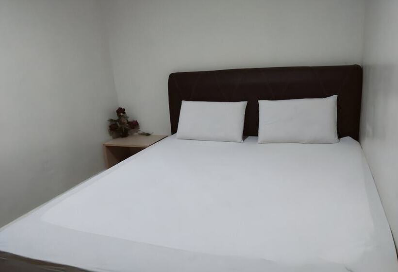 فندق Oyo 93536 Pondok Almirah