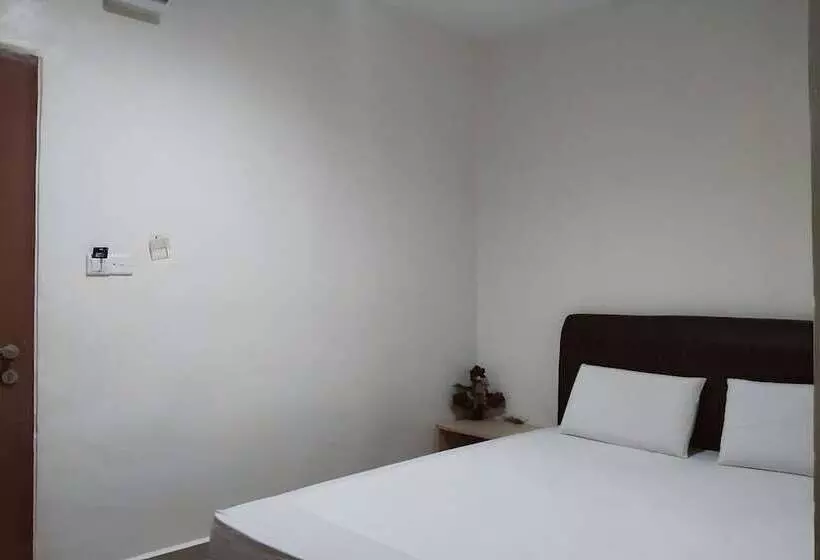 Hotelli Oyo 93536 Pondok Almirah