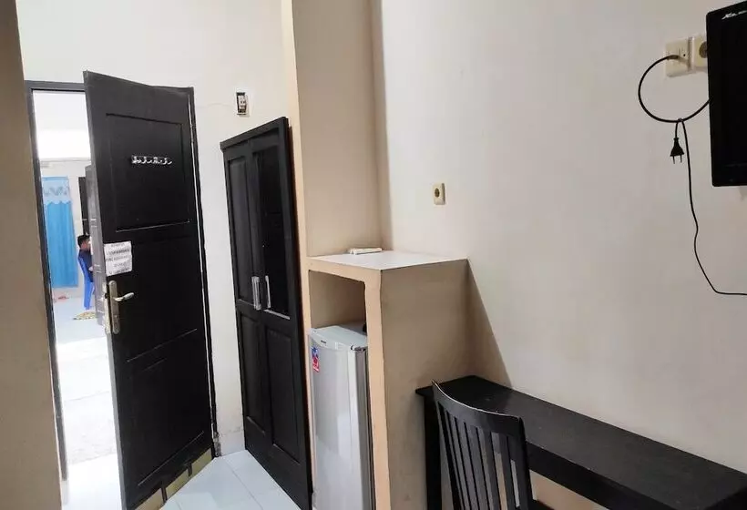 Hotelli Oyo 93536 Pondok Almirah