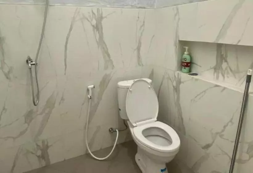 Hotelli Spot On 93527 Agus Kostel Syariah