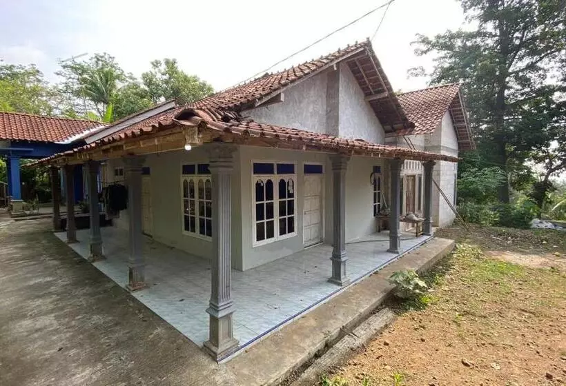 Hotelli Spot On 93527 Agus Kostel Syariah