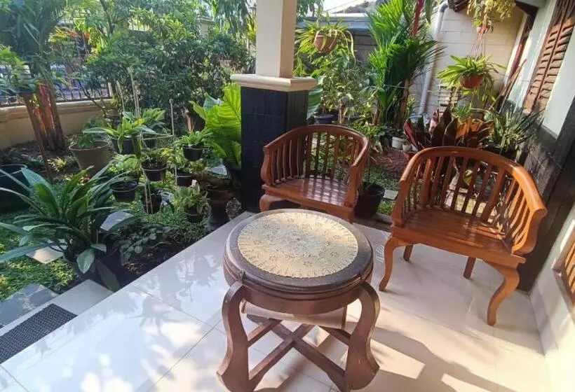 Hotelli Spot On 93527 Agus Kostel Syariah