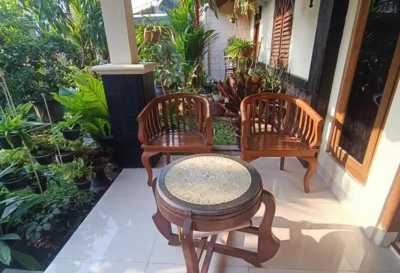 Hotelli Spot On 93527 Agus Kostel Syariah