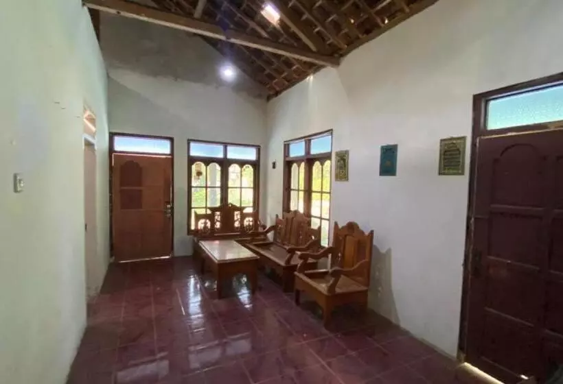 Hotelli Spot On 93527 Agus Kostel Syariah