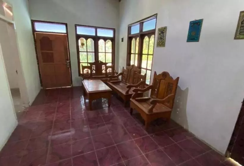 Hotelli Spot On 93527 Agus Kostel Syariah