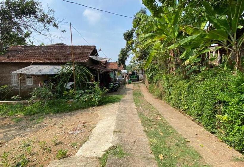 Szálloda Spot On 93527 Agus Kostel Syariah