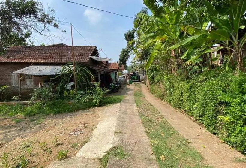 Hotelli Spot On 93527 Agus Kostel Syariah