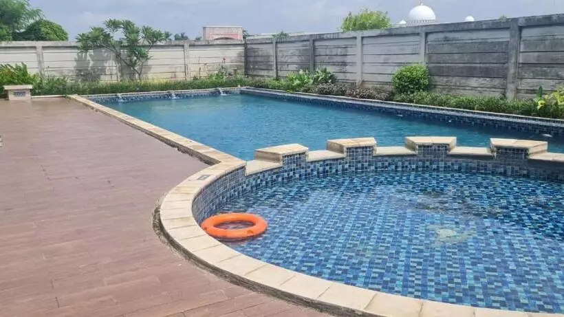 Hotelli Izi Cozi Jababeka Enviro Powered By Archipelago