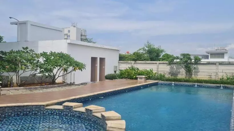 Hotelli Izi Cozi Jababeka Enviro Powered By Archipelago