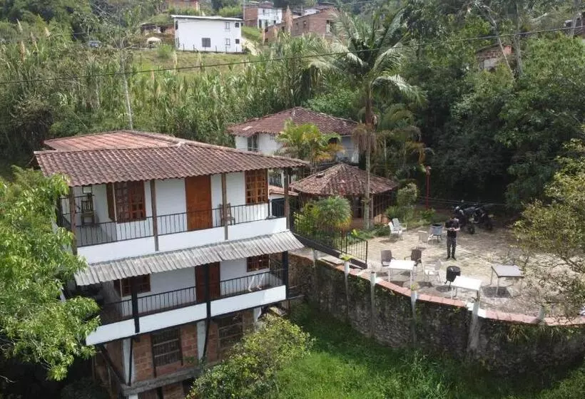 ペンション Xplora Hostel