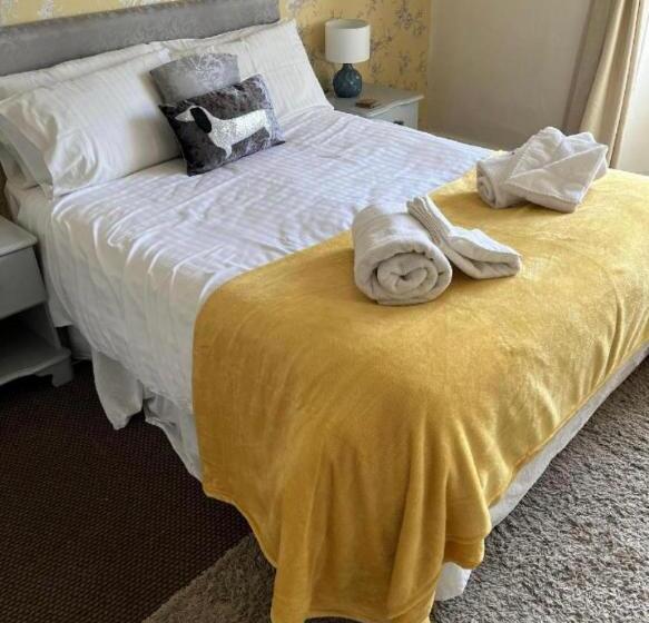 تختخواب و صبحانه The Castle Tavern Richmond