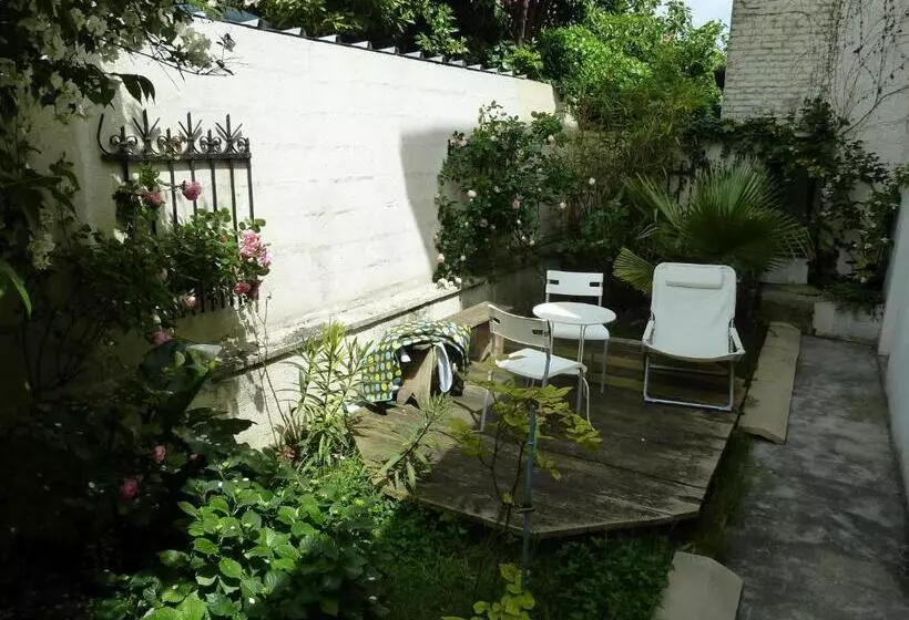 Aamiaismajoitus (B&B) Maison Des Peupliers