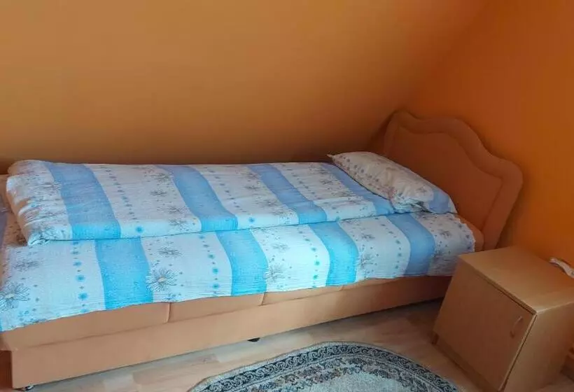 تختخواب و صبحانه Sportski Centar Okanik