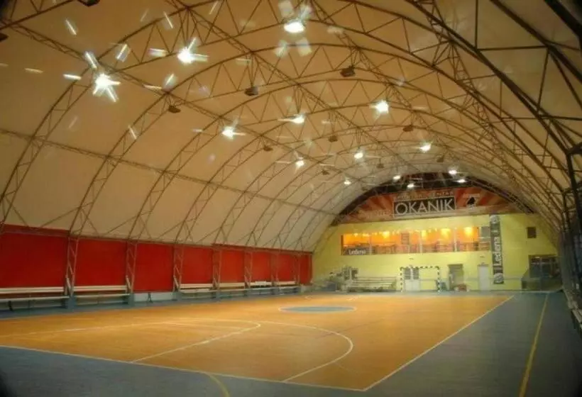 تختخواب و صبحانه Sportski Centar Okanik