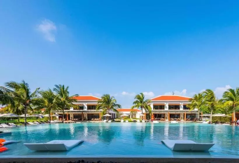 Blue Sky & Villas Beach Resort