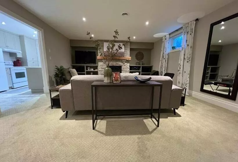 ホテル Farmhouse Apartment Guelph Elora