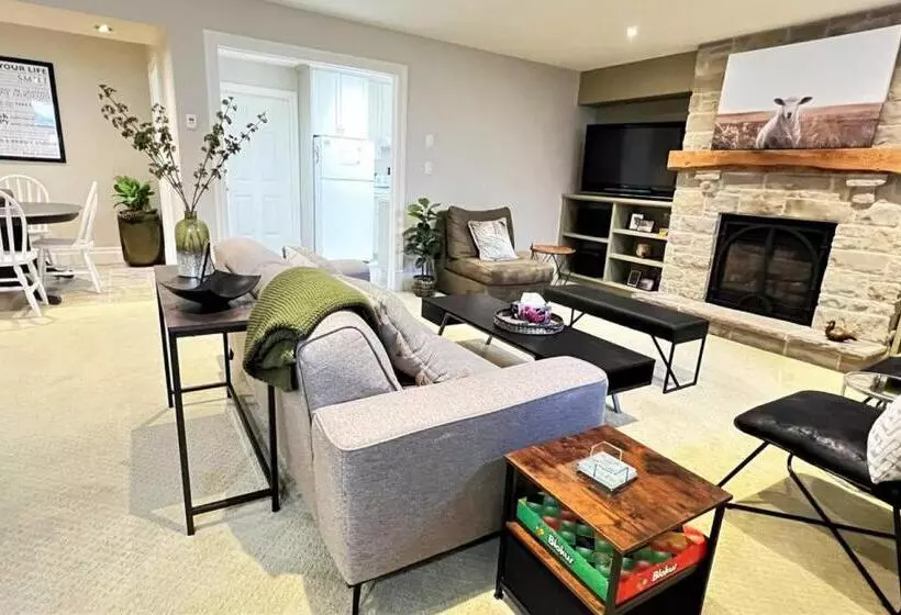 ホテル Farmhouse Apartment Guelph Elora