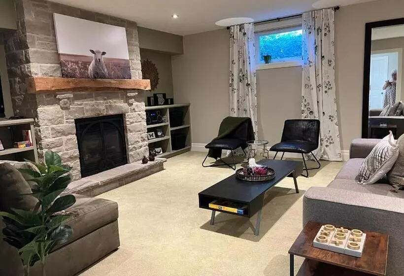 ホテル Farmhouse Apartment Guelph Elora