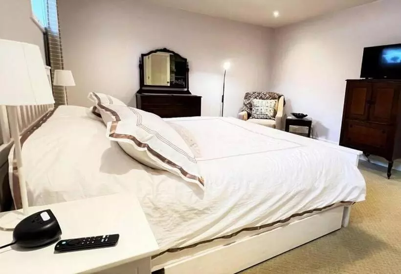 ホテル Farmhouse Apartment Guelph Elora