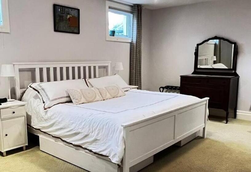 ホテル Farmhouse Apartment Guelph Elora