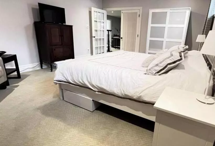 ホテル Farmhouse Apartment Guelph Elora