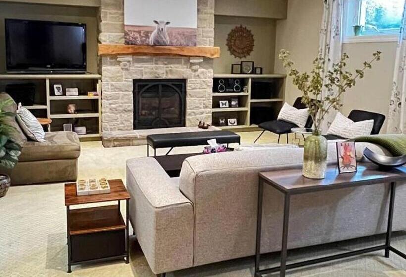 ホテル Farmhouse Apartment Guelph Elora