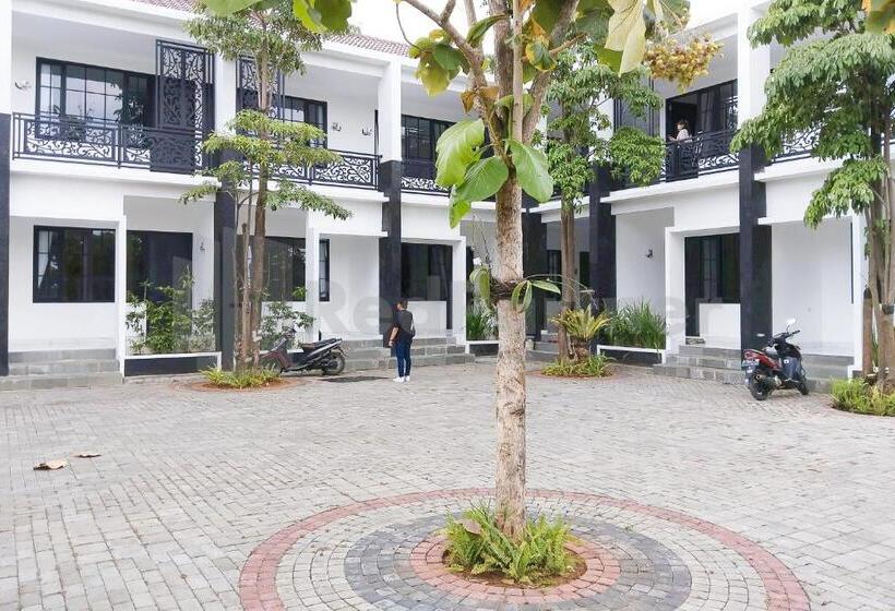 هتل Khayrizsan Premium Mitra Reddoorz