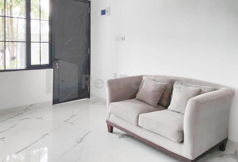 هتل Khayrizsan Premium Mitra Reddoorz