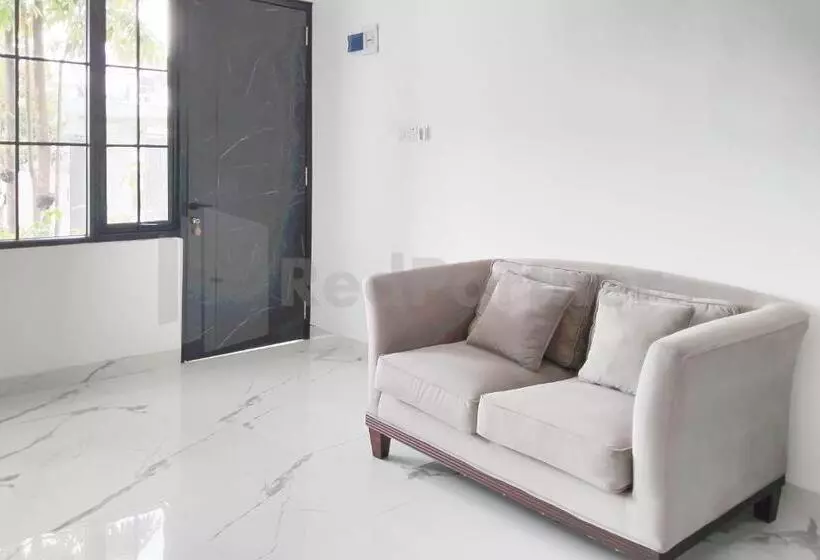 هتل Khayrizsan Premium Mitra Reddoorz