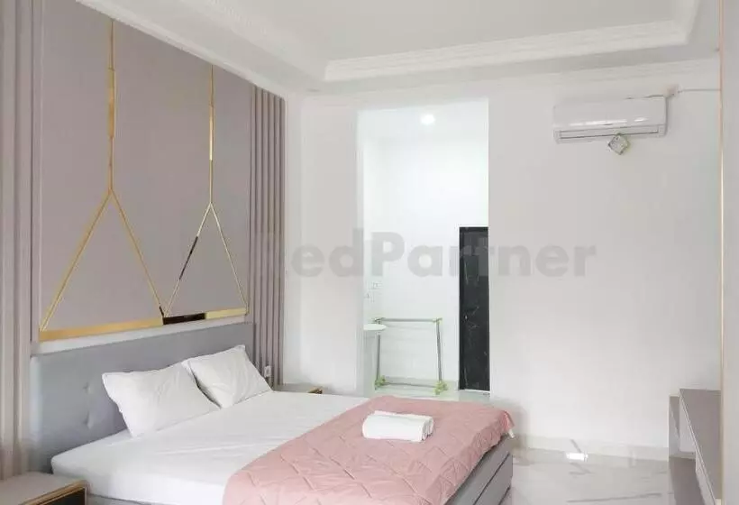 هتل Khayrizsan Premium Mitra Reddoorz