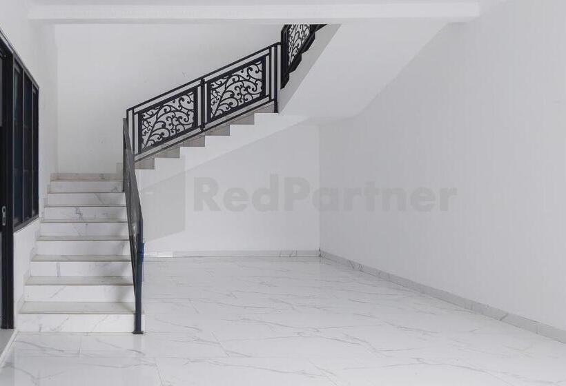 هتل Khayrizsan Premium Mitra Reddoorz