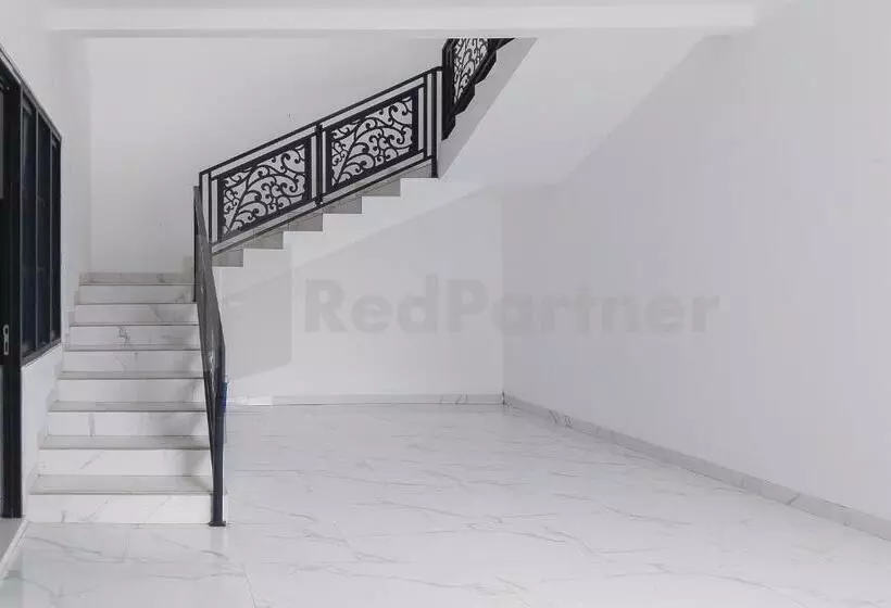 هتل Khayrizsan Premium Mitra Reddoorz