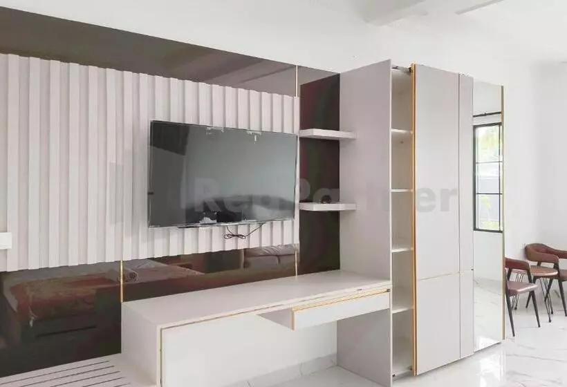 هتل Khayrizsan Premium Mitra Reddoorz