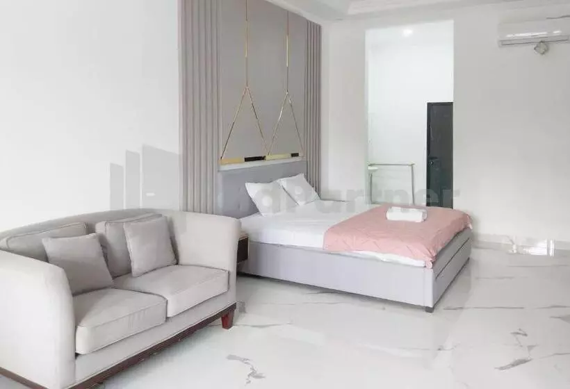 هتل Khayrizsan Premium Mitra Reddoorz