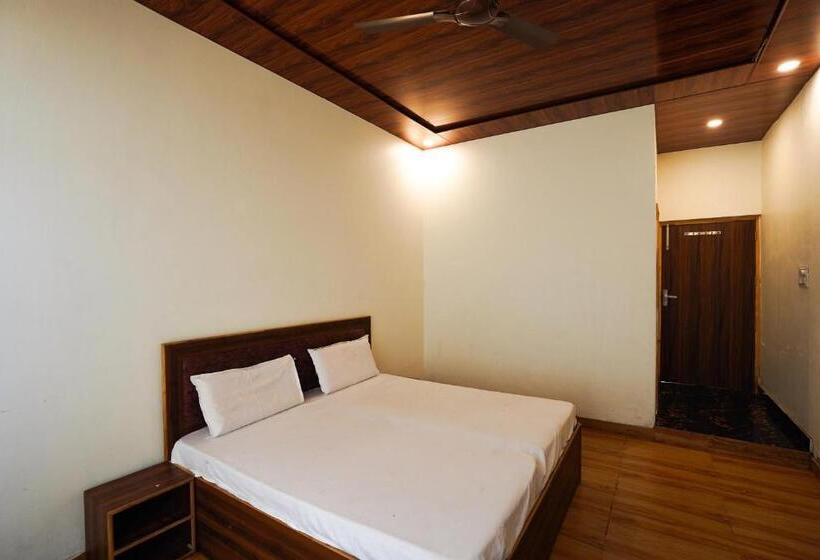 호텔 Oyo 82038 R G Farm House