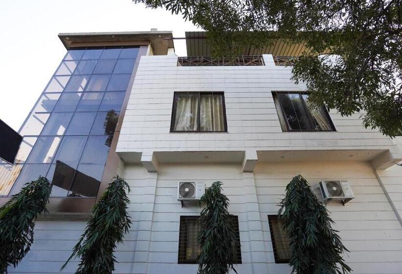 호텔 Oyo 82038 R G Farm House