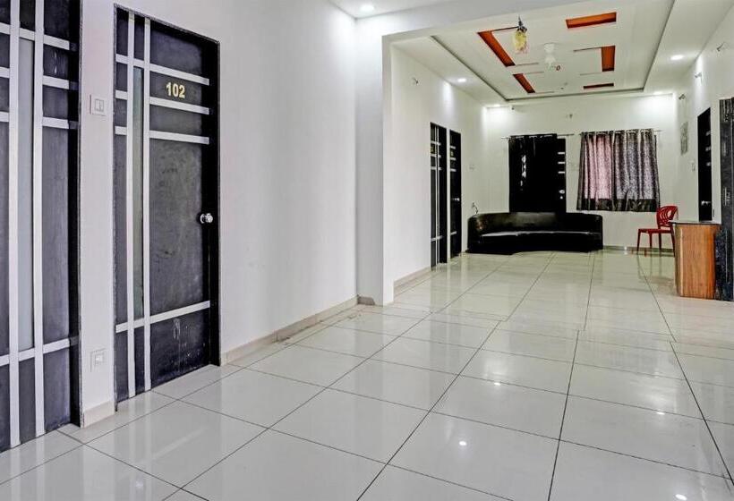 Hotel Oyo White Palace