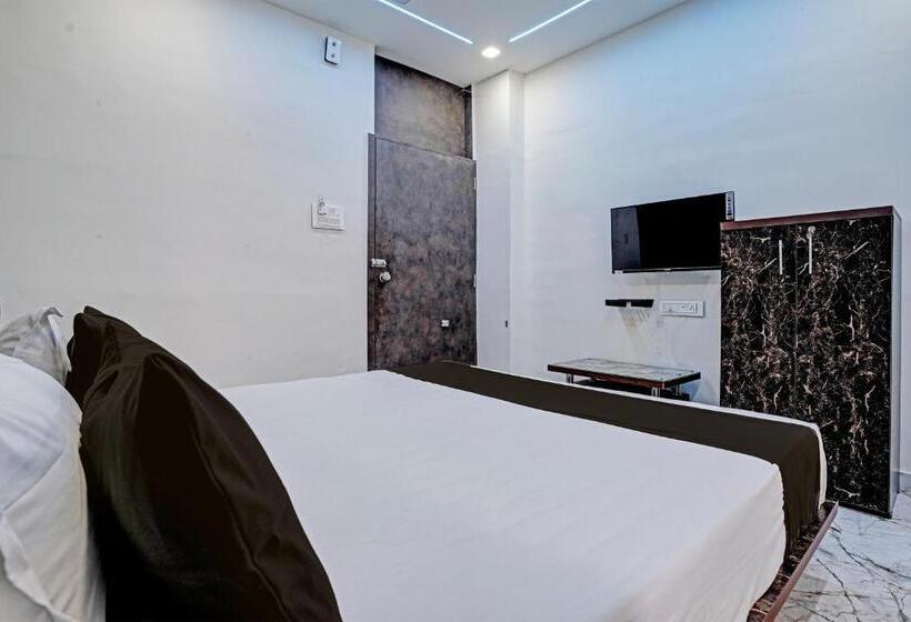 Hotel Oyo White Palace