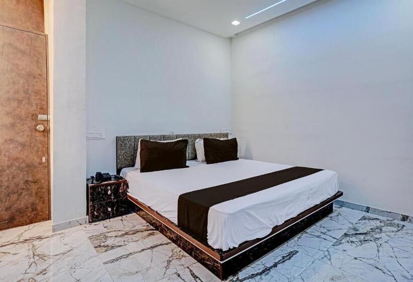 Hotel Oyo White Palace