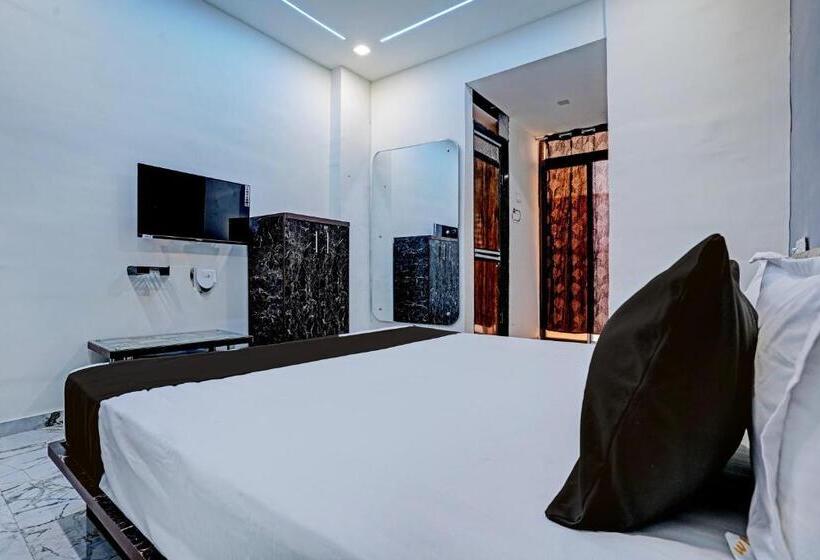 Hotel Oyo White Palace