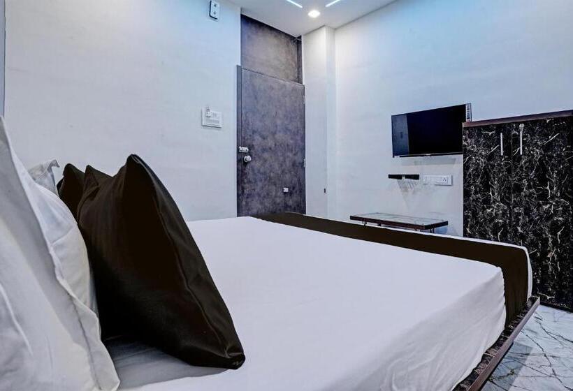 Hotel Oyo White Palace