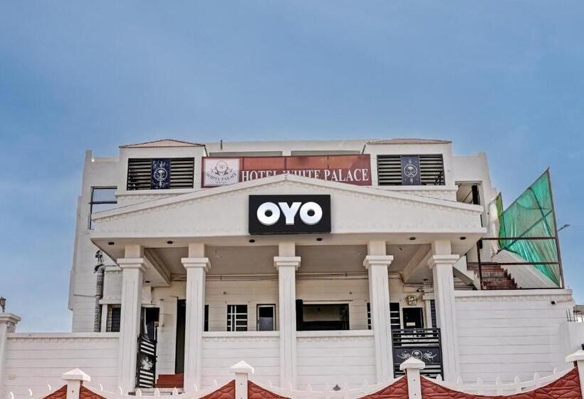 Hotel Oyo White Palace