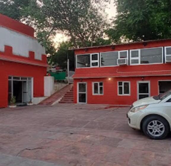 Отель Prince Tourist Lodge,fatehpur Sikri