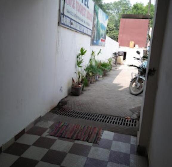 Отель Prince Tourist Lodge,fatehpur Sikri